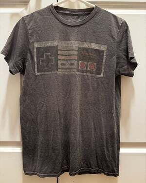 Nintendo Entertainment System NES Classic Controller Graphic T-Shirt Gray Size S